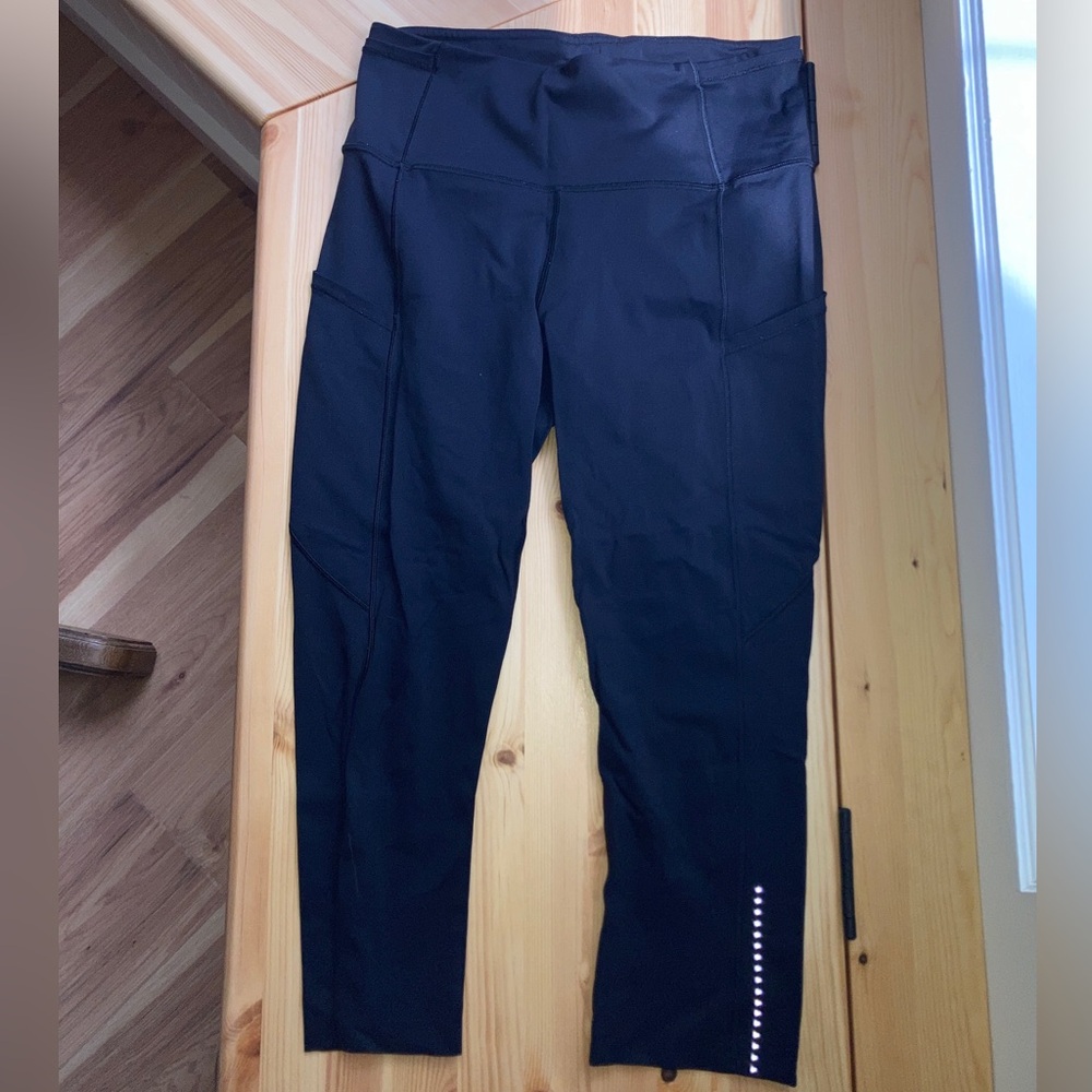 Black lululemon running capris leggings maybe a size 6